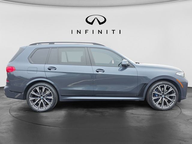 2022 BMW X7 M50i