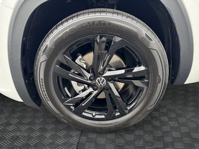 2026 Volkswagen Atlas Cross Sport 2.0T SEL R-Line Black