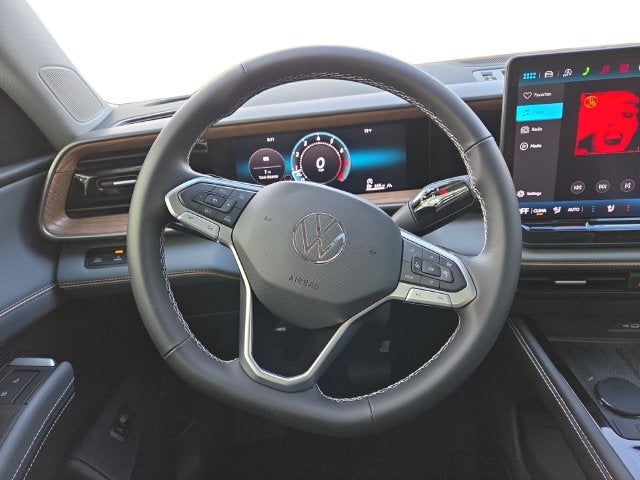 2027 Volkswagen Atlas 2.0T SE w/ Technology