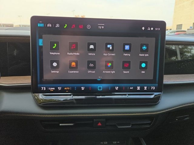 2027 Volkswagen Atlas 2.0T SE w/ Technology