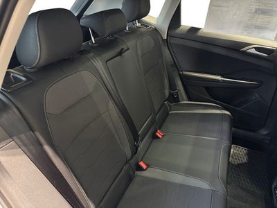 2026 Volkswagen Taos 1.5T SE Black