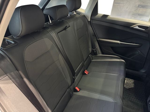 2026 Volkswagen Taos 1.5T SE Black