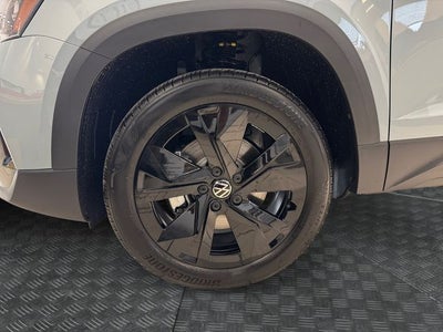 2026 Volkswagen Taos 1.5T SE Black