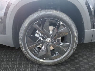 2026 Volkswagen Taos 1.5T SE Black