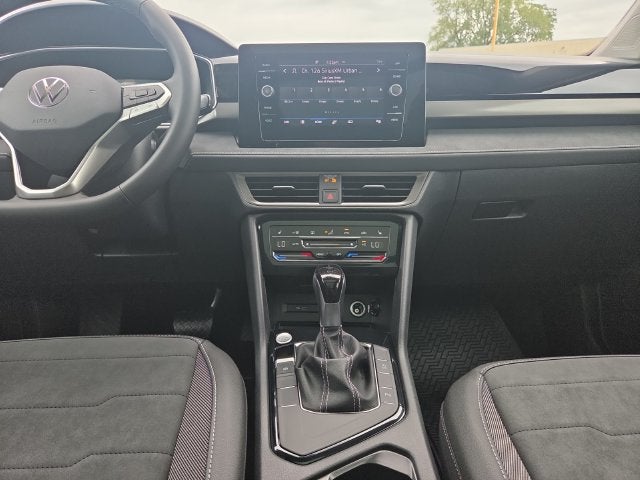 2026 Volkswagen Taos 1.5T SE Black