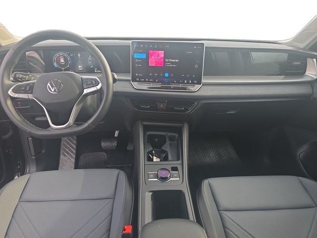 2025 Volkswagen Tiguan 2.0T SE