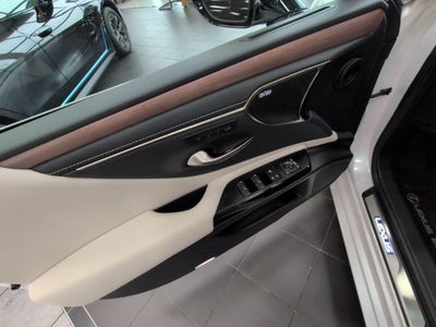 2025 Lexus ES 350 Ultra Luxury