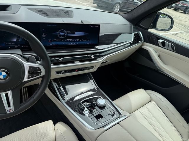 2025 BMW X7 M60i