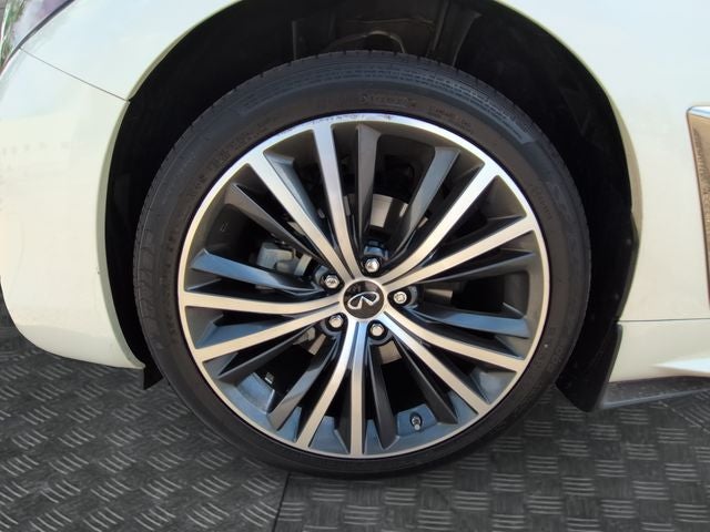 2022 INFINITI Q60 LUXE
