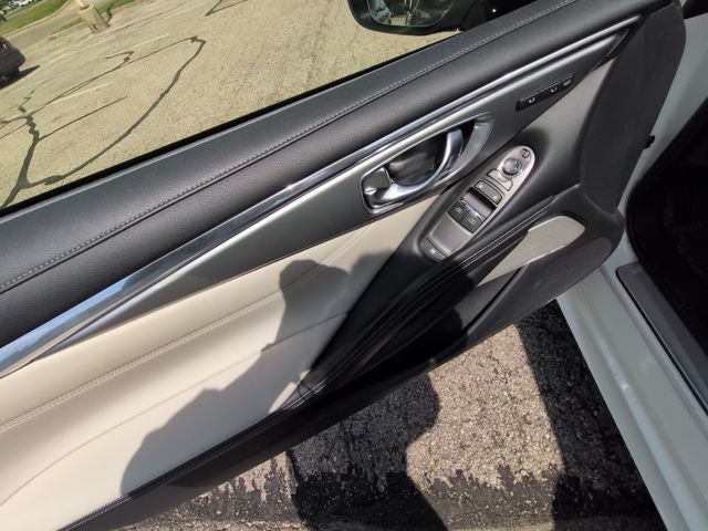 2022 INFINITI Q60 LUXE