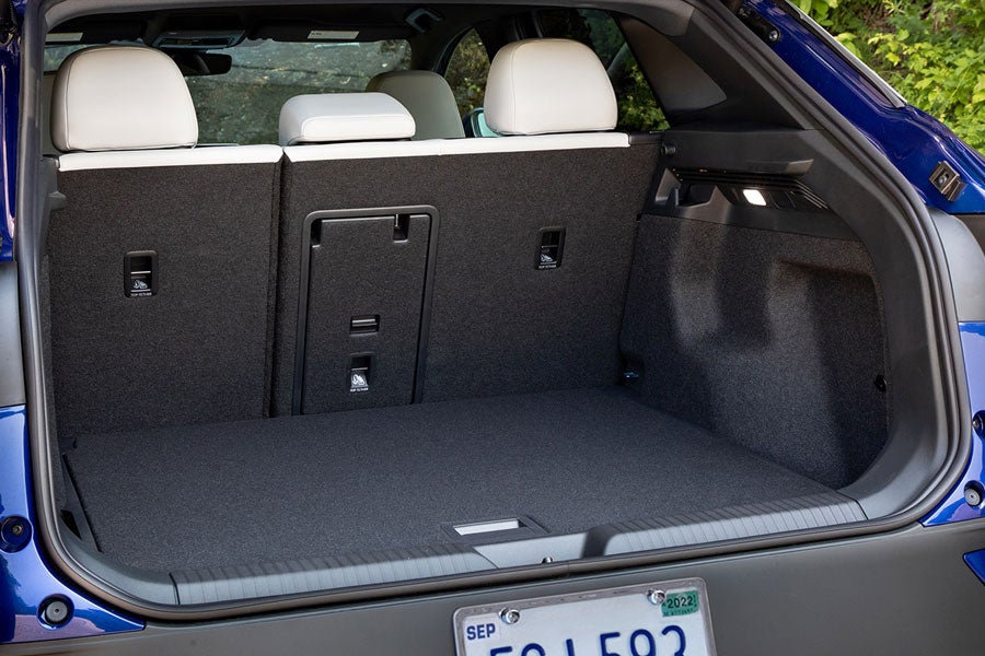 A close-up shot of the cargo space of an ID.4 in Dusk Blue Metallic.